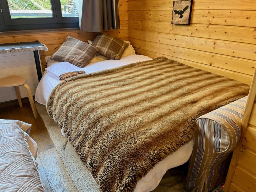 Rúm í herbergi á Chalet Hug