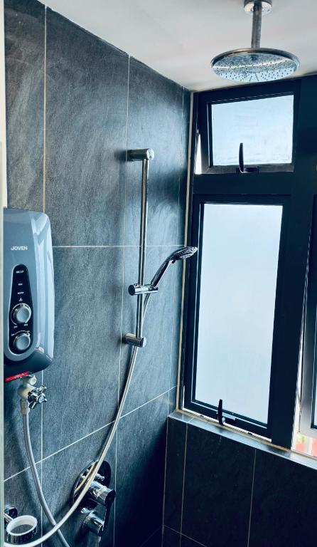 Ein Badezimmer in der Unterkunft XING LUN KLCC The Colony Infinitum