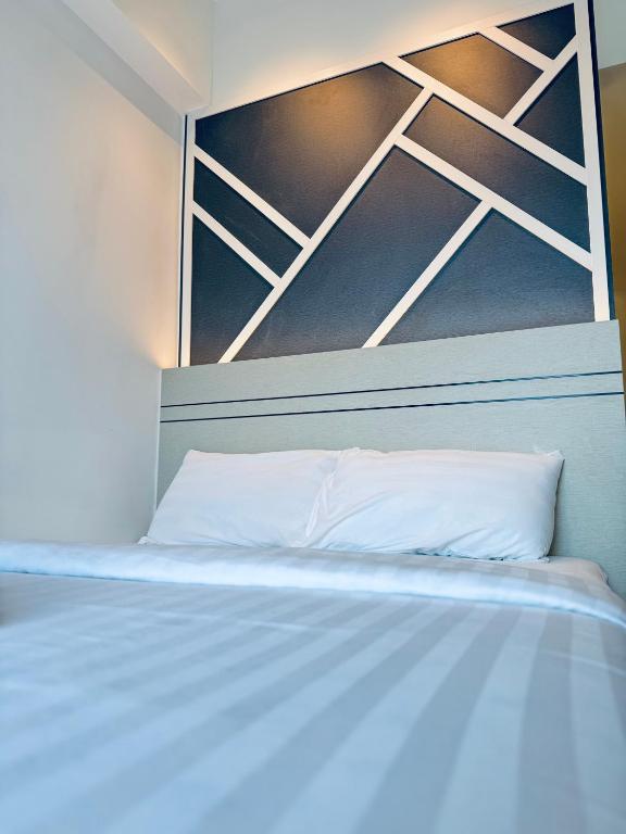 Ein Bett oder Betten in einem Zimmer der Unterkunft XING LUN KLCC The Colony Infinitum