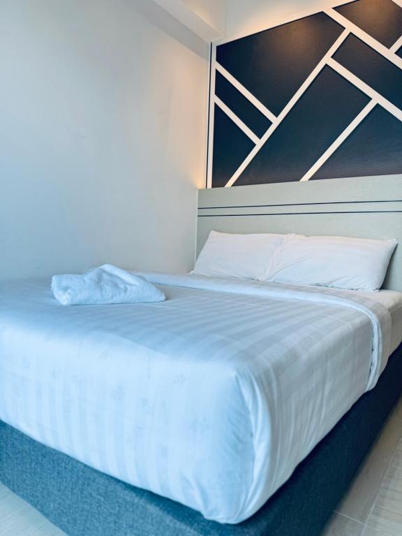Ein Bett oder Betten in einem Zimmer der Unterkunft XING LUN KLCC The Colony Infinitum