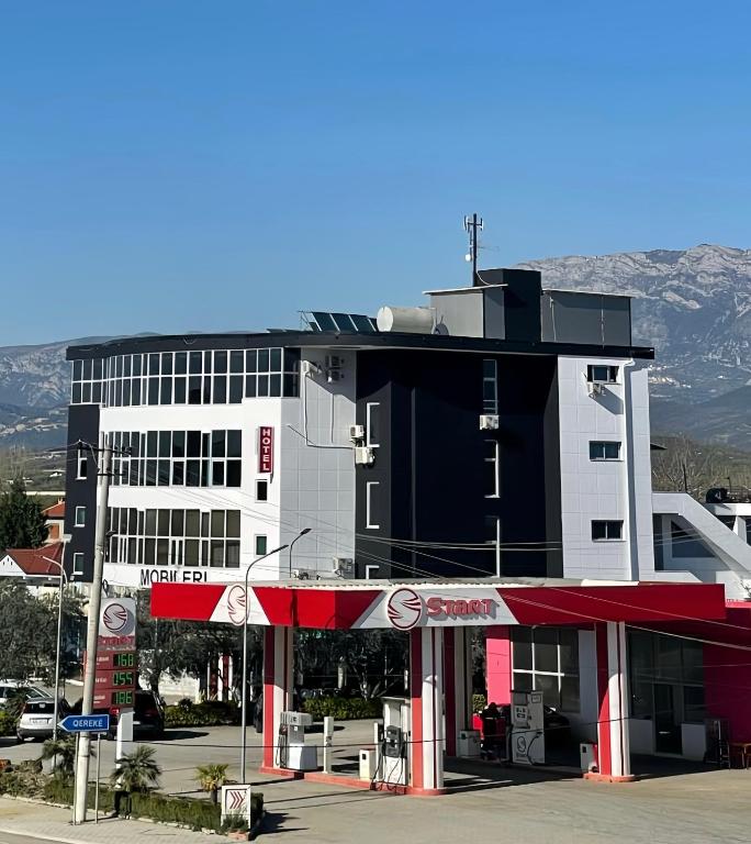 Nespecifikovaný výhled na hory nebo výhled na hory při pohledu z hotelu