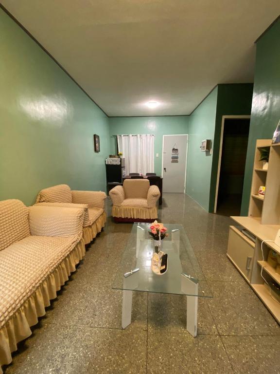 Posezení v ubytování Radex Place Staycation 2BR House- near Dahican beach