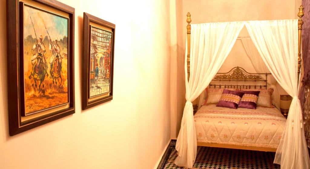 A bed or beds in a room at Riad-Boutique Borj Dhab Fez