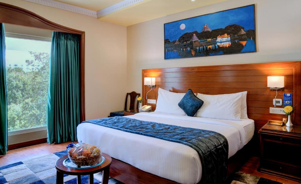 Postel nebo postele na pokoji v ubytování Fortune Pandiyan Hotel, Madurai - Member ITC Hotels' Group