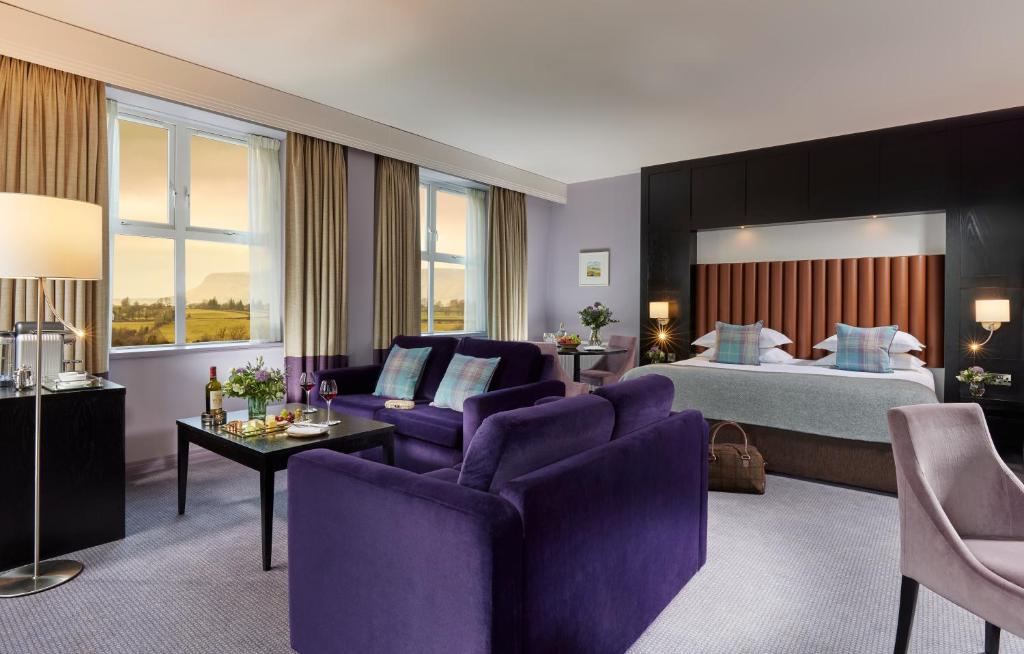 Postel nebo postele na pokoji v ubytování Radisson BLU Hotel & Spa, Sligo