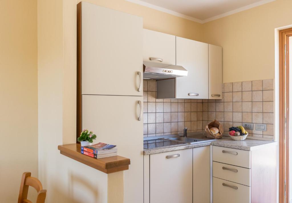Kuchyň nebo kuchyňský kout v ubytování Residence La Berna