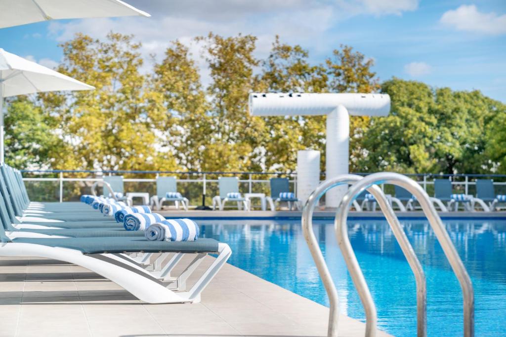 Bazén v ubytování Aparthotel Ona Palamós nebo v jeho okolí