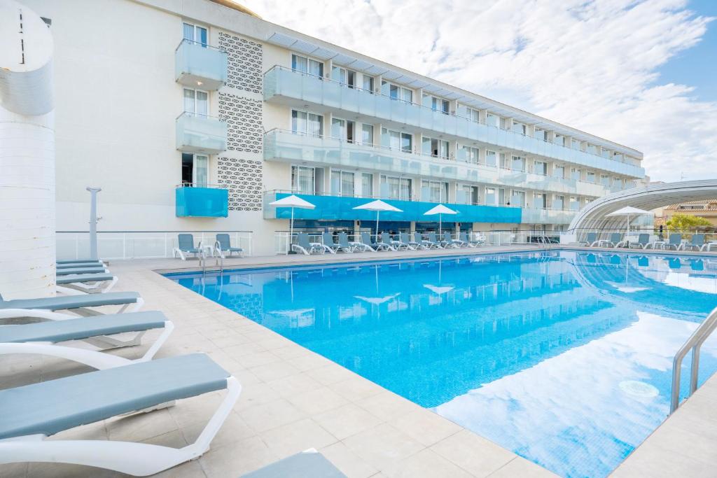 Bazén v ubytování Aparthotel Ona Palamós nebo v jeho okolí