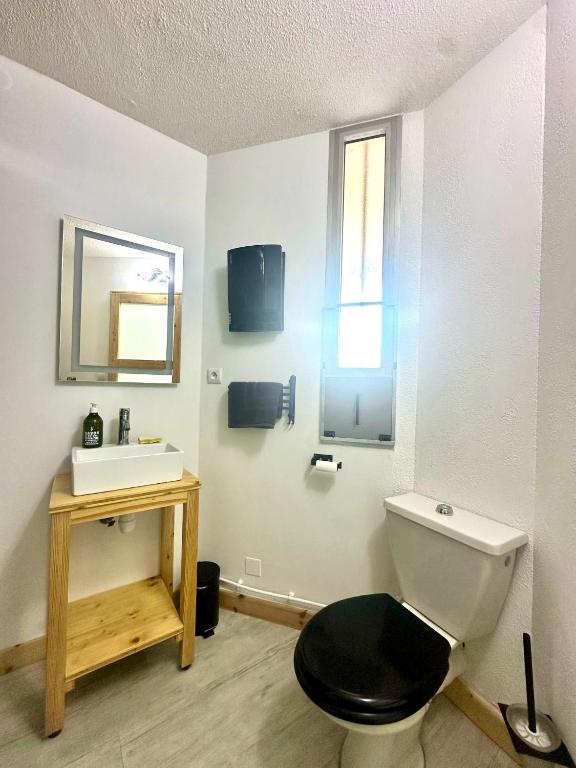 Kúpeľňa v ubytovaní FREDANNE, appartement moderne wifi, fibre à 100m de la plage