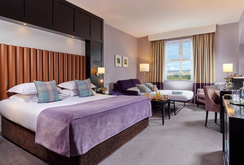 Postel nebo postele na pokoji v ubytování Radisson BLU Hotel & Spa, Sligo