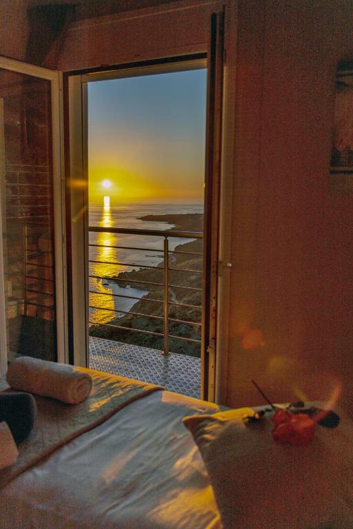 Posteľ alebo postele v izbe v ubytovaní Akrotiri Panorama- luxury rental apartments with sea view