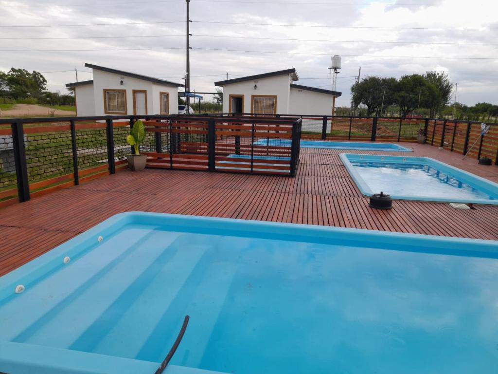 Der Swimmingpool an oder in der Nähe von Alojamiento Itati