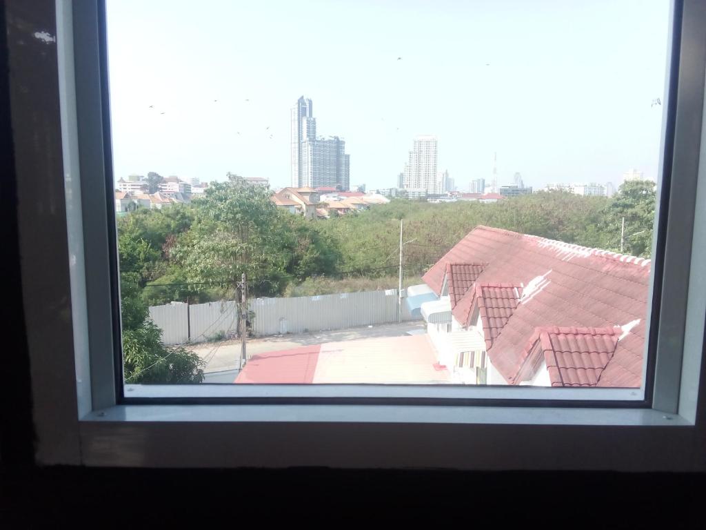 Nespecifikovaný výhled na destinaci Pattaya South nebo výhled na město při pohledu z penzionu