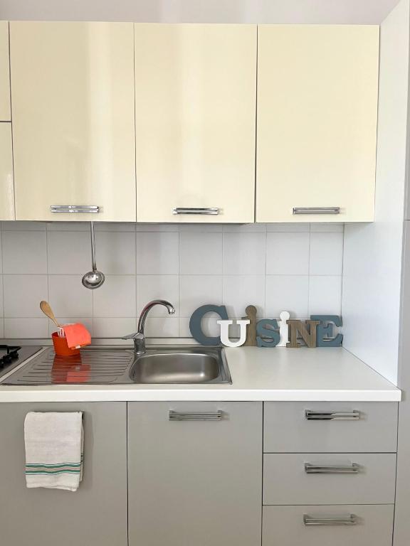 Kuchyňa alebo kuchynka v ubytovaní Casavacanze Duelupi
