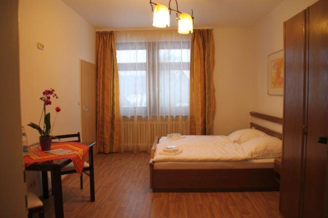 Postel nebo postele na pokoji v ubytování Hotel & Hostel Drei Bären