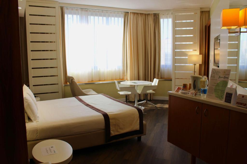 Posteľ alebo postele v izbe v ubytovaní Best Western Mirage Hotel Fiera