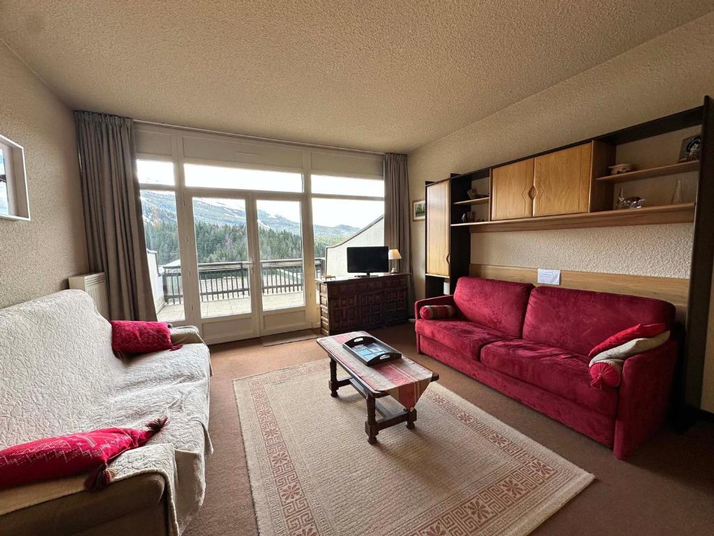 Posezení v ubytování Studio cabine au pied des pistes à Villard de Lans, terrasse sud, parking gratuit - FR-1-515-106