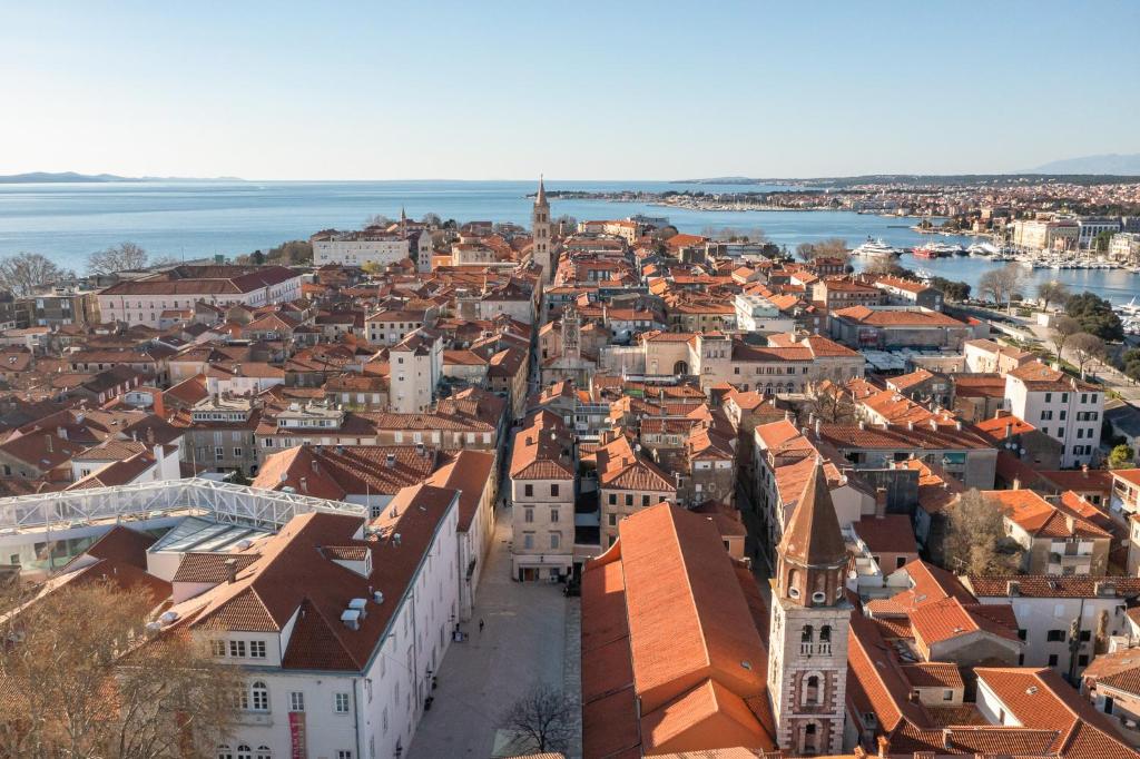 Nespecifikovaný výhled na destinaci Zadar nebo výhled na město při pohledu z apartmánu