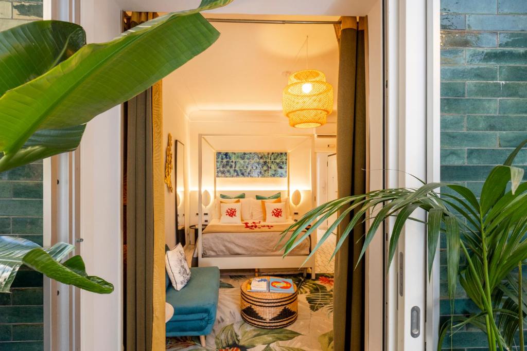 Posteľ alebo postele v izbe v ubytovaní Suite Apartment Capri con Jacuzzi in Piazzetta