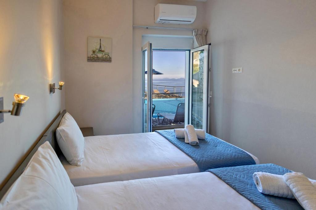 Posteľ alebo postele v izbe v ubytovaní Akrotiri Panorama- luxury rental apartments with sea view