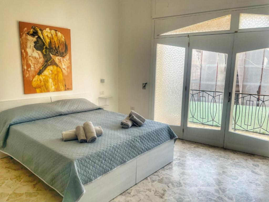 a bedroom with a bed with two stuffed animals on it at Dolce Pausa in Leverano