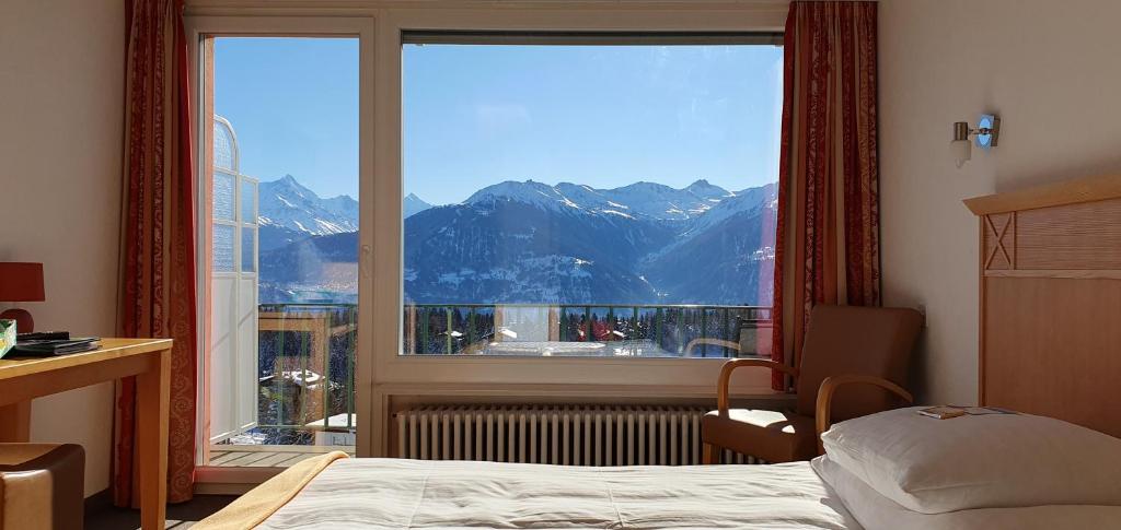 Nespecifikovaný výhled na hory nebo výhled na hory při pohledu z hotelu