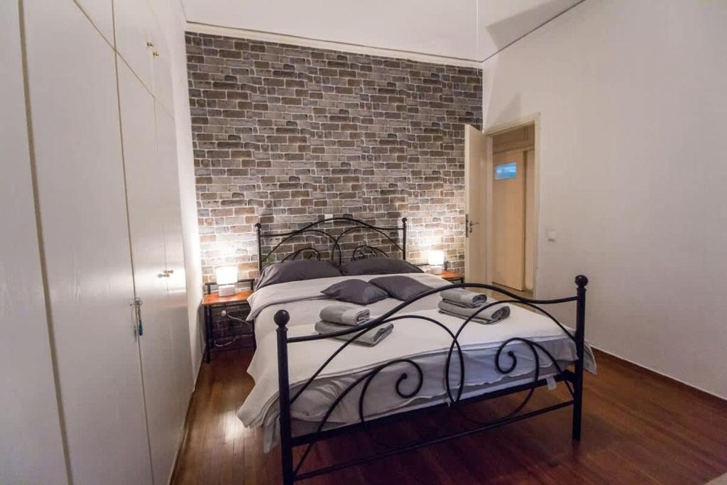 Postel nebo postele na pokoji v ubytování Stylish apt in Athens center