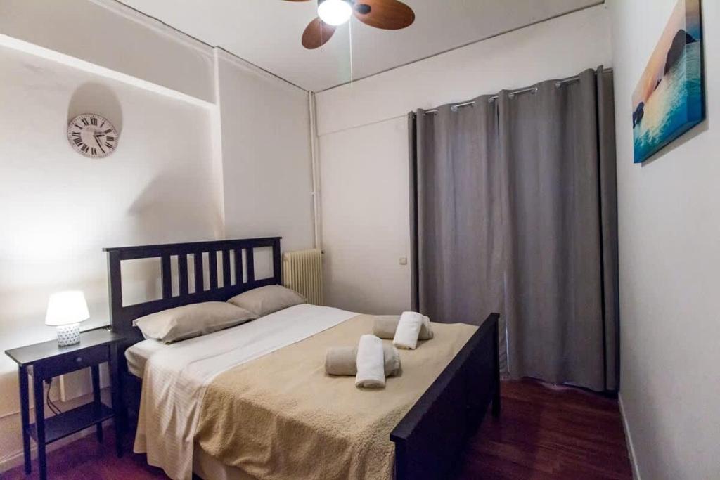 Postel nebo postele na pokoji v ubytování Stylish apt in Athens center