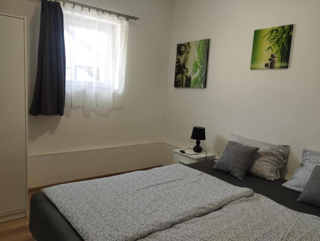 Postel nebo postele na pokoji v ubytování Viola Apartmanok Bogács