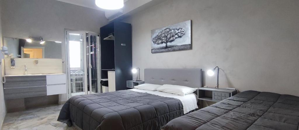 A bed or beds in a room at GIAMBATTISTA HOUSE BARI