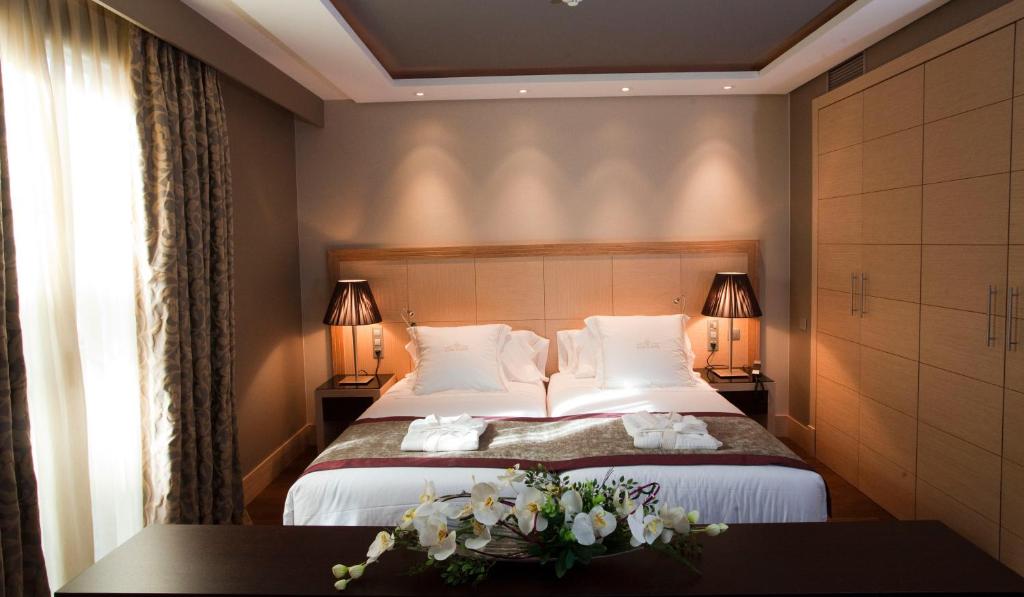 Postel nebo postele na pokoji v ubytování Nexus Valladolid Suites & Hotel