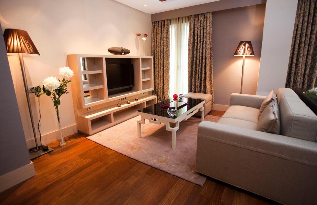 Posezení v ubytování Nexus Valladolid Suites & Hotel