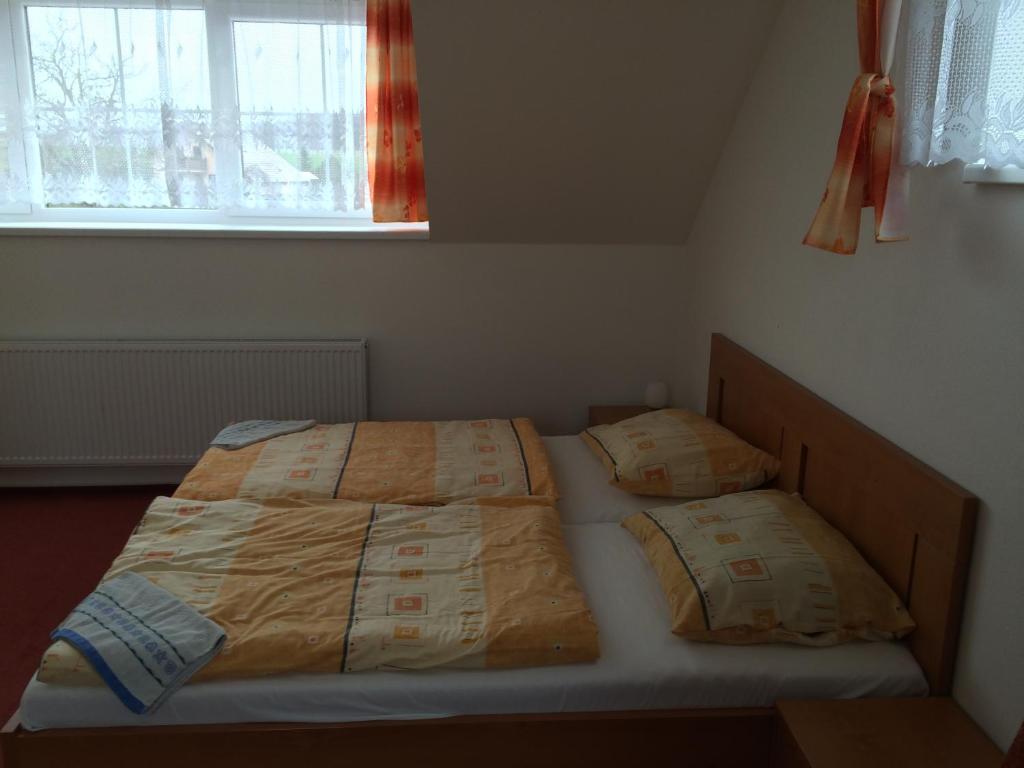 Postel nebo postele na pokoji v ubytování Penzion Rakovec