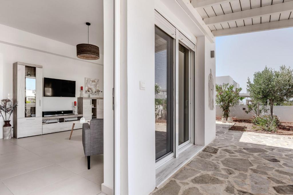 TV a/nebo společenská místnost v ubytování Sea View Villa Emmanouella