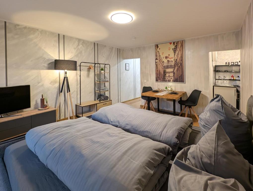 TV a/nebo společenská místnost v ubytování H-Aparts Essen - TOP Apartments in Best-Lage