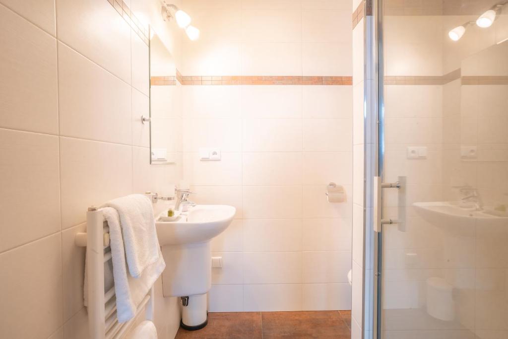 Koupelna v ubytování Rooms & Restaurace Na Jitrách
