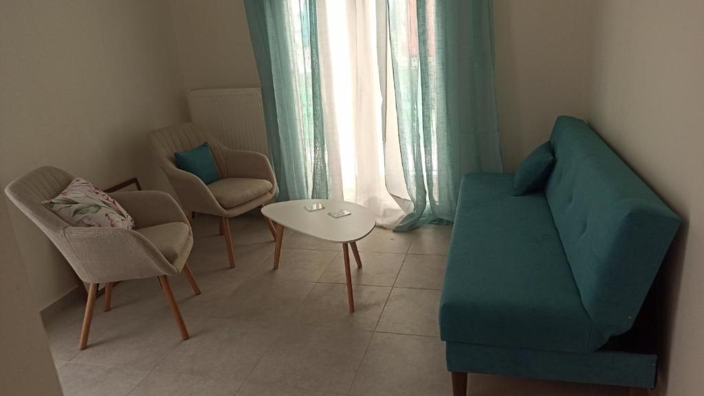 Χώρος καθιστικού στο TenTen Apartments