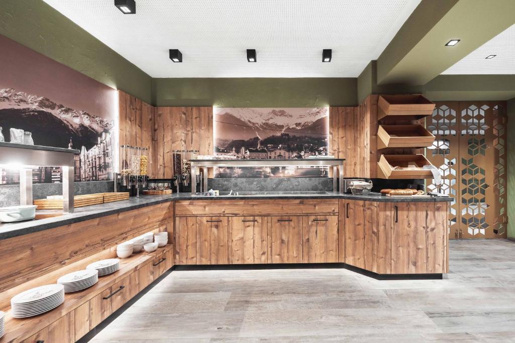 Kuchyň nebo kuchyňský kout v ubytování BinderS Budget City-Mountain Hotel