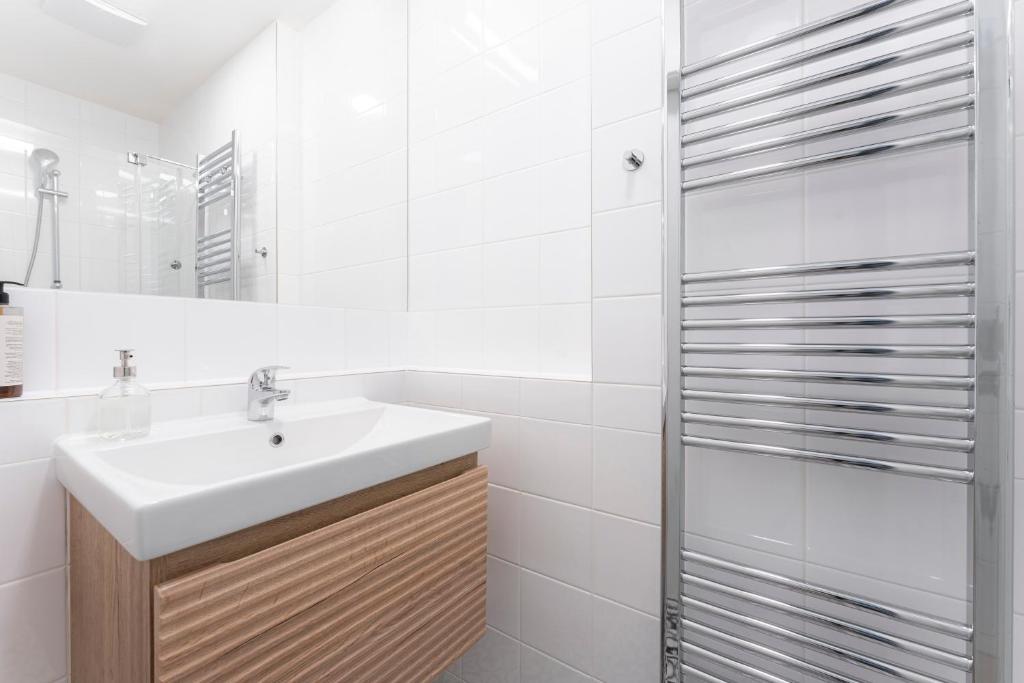 Oomph Apartments - 9