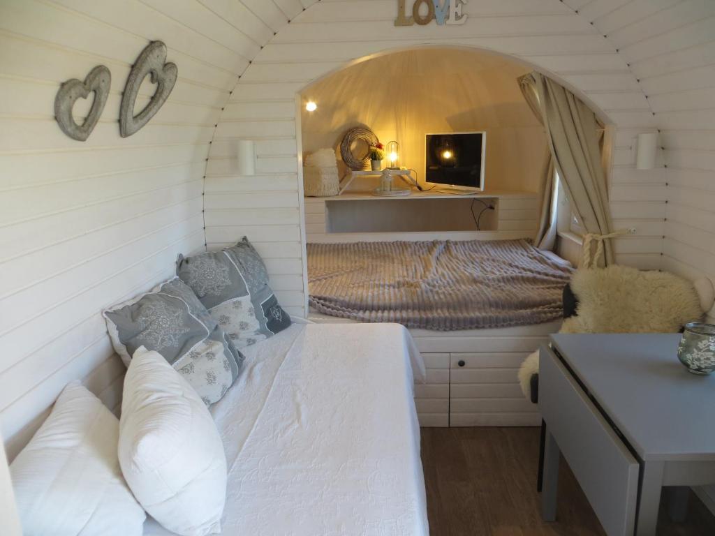 Postel nebo postele na pokoji v ubytování bettis - Übernachten im IGLU-TinyHaus