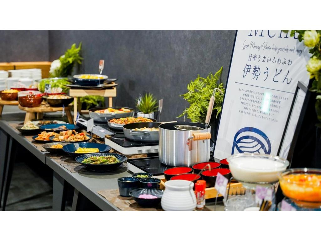ホテルの敷地内または近くでの食事または食べ物