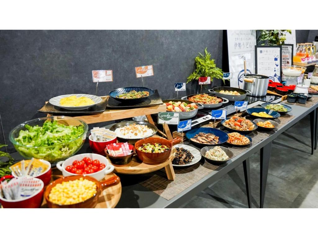 ホテルの敷地内または近くでの食事または食べ物