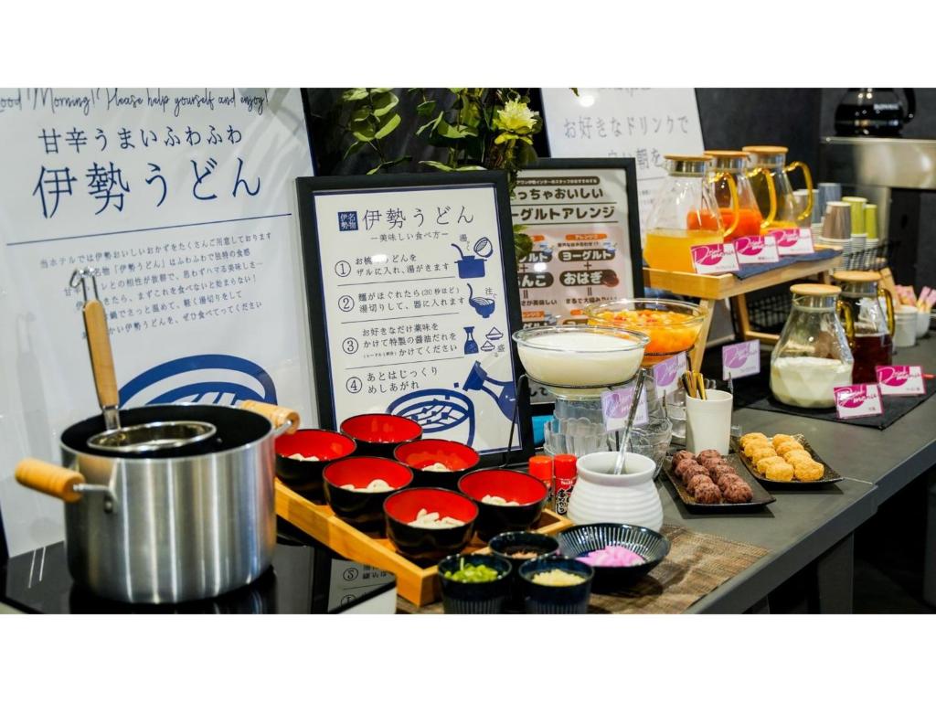 ホテルの敷地内または近くでの食事または食べ物