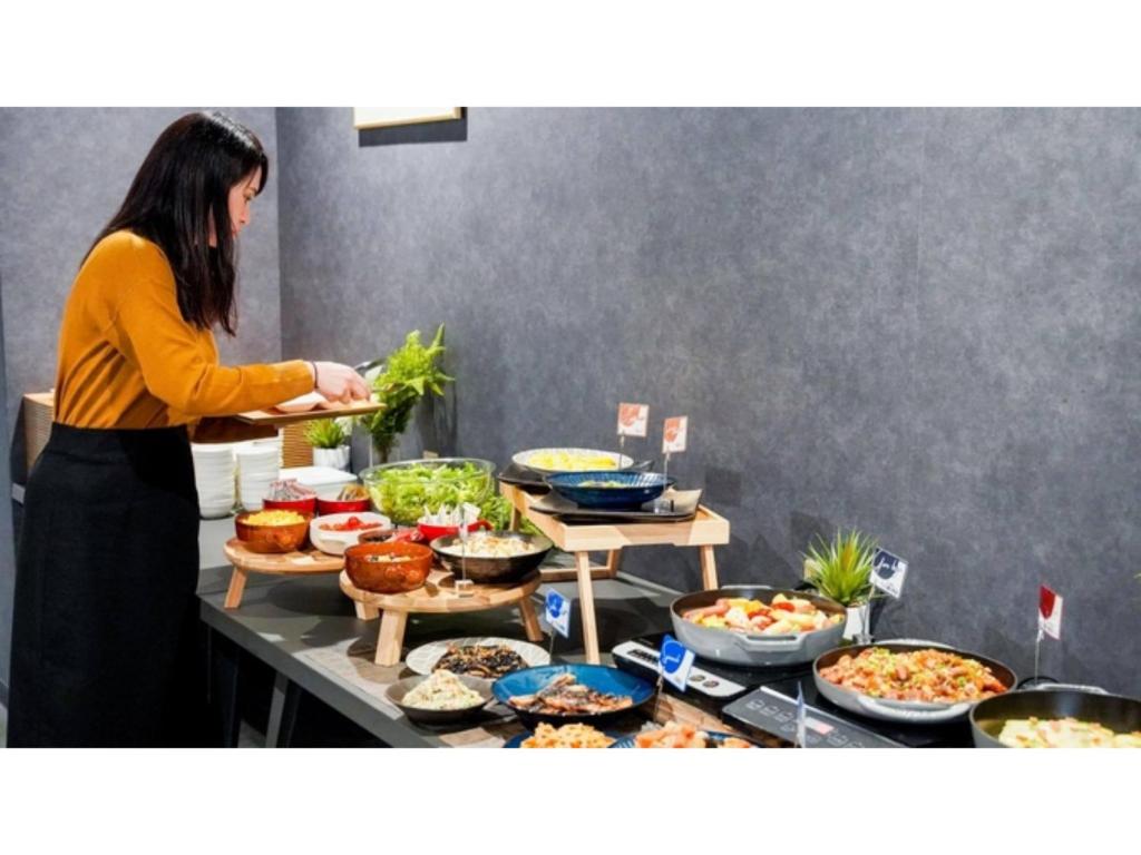 ホテルの敷地内または近くでの食事または食べ物
