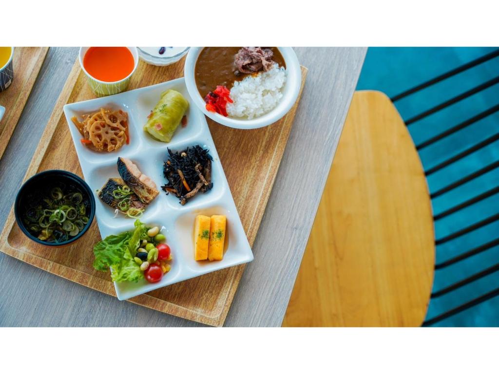 ホテルの敷地内または近くでの食事または食べ物