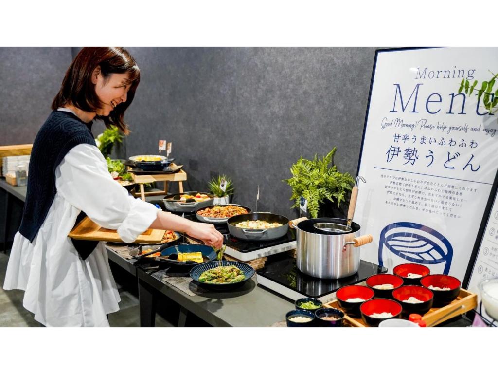 ホテルの敷地内または近くでの食事または食べ物
