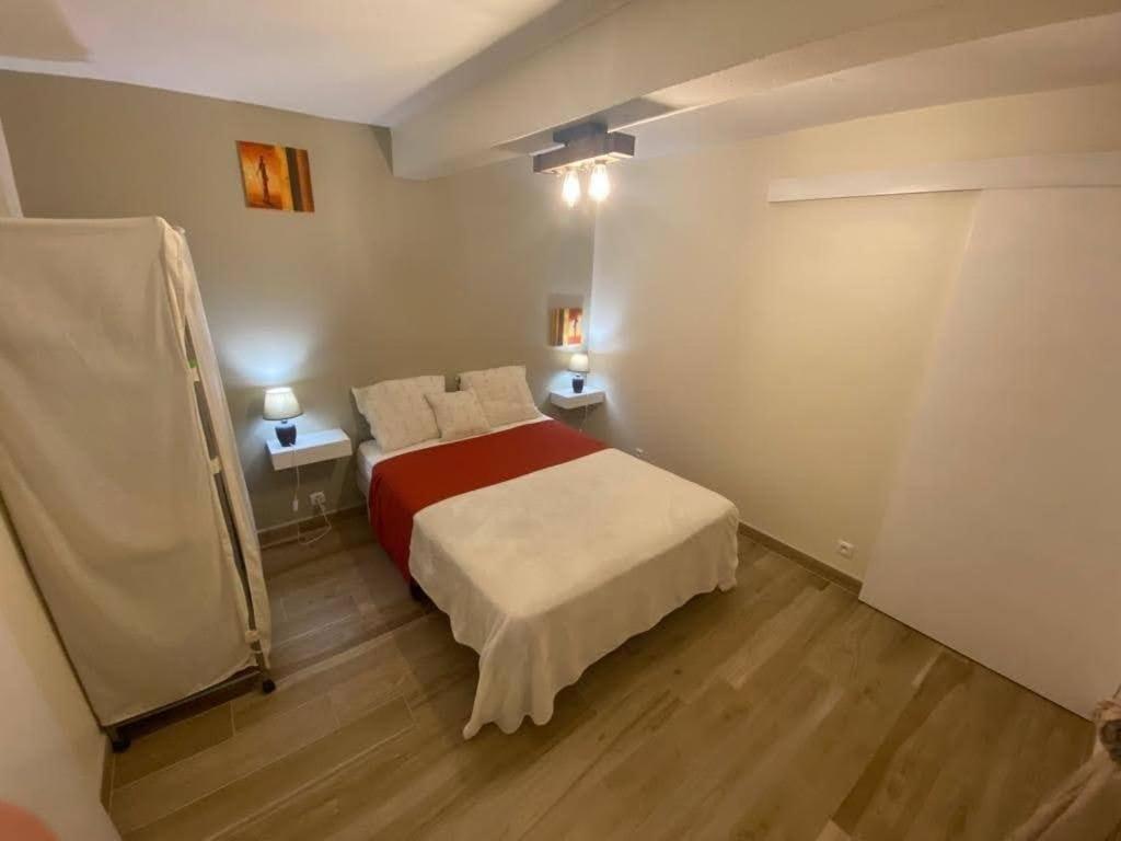 Postel nebo postele na pokoji v ubytování T 2 Ste Anne à 5mn de la Plage