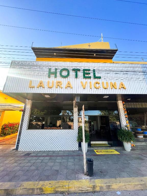a hotel amazonoren sign on the front of a building at Hotel Laura Vicunha in Corumbá