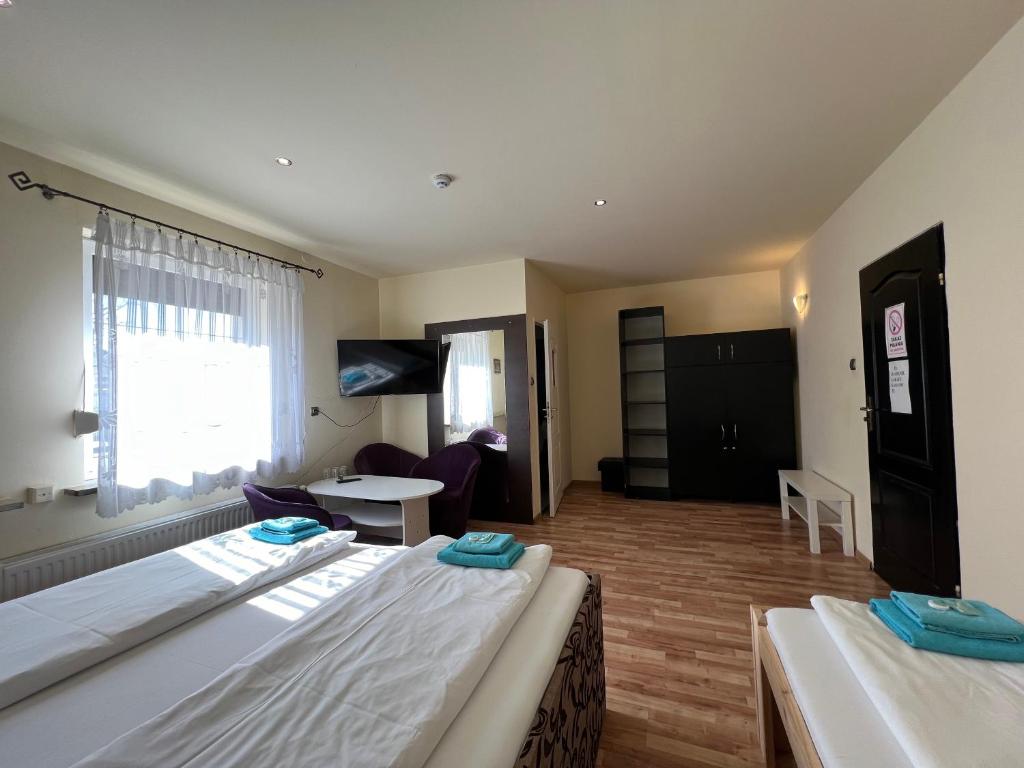Voodi või voodid majutusasutuse ETNA - Hostel -Noclegi Rzeszów 24 Pokoje toas