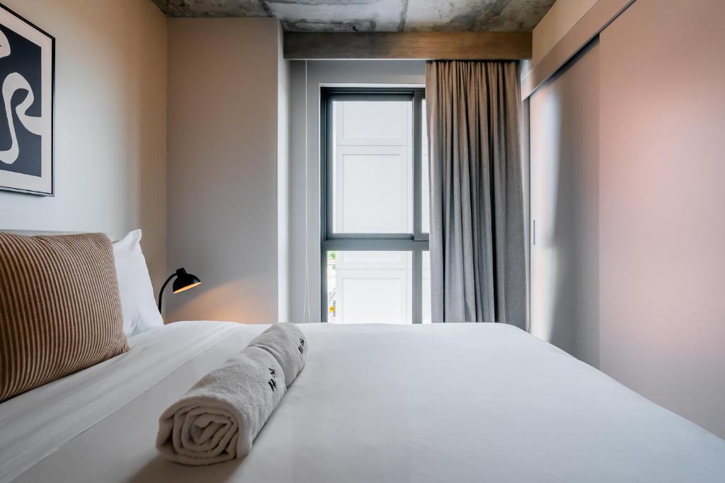 Postel nebo postele na pokoji v ubytování Centriqo by Wynwood House